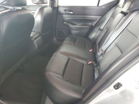Used 2024 Nissan Altima 2.5 SR FWD image 13