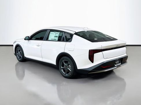 New 2025 Kia K4 LXS image 5