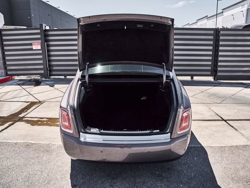 Used 2025 Rolls-Royce Phantom Sedan RWD image 18
