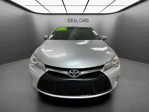 Used 2017 Toyota Camry SE FWD image 2