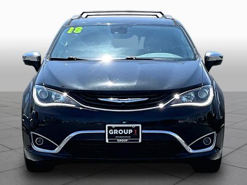 Used 2018 Chrysler Pacifica Limited w/ Advanced Safetytec Group FWD image 3
