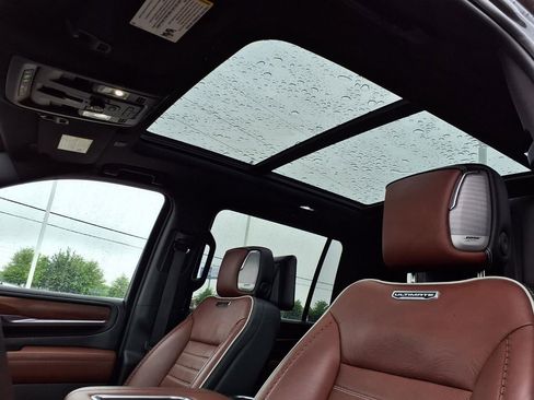 Used 2023 GMC Yukon XL Denali Ultimate AWD/4WD image 10