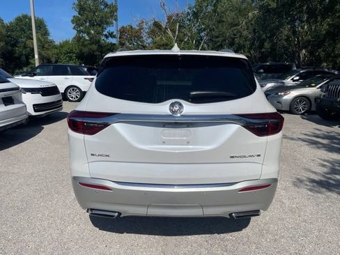 Used 2018 Buick Enclave Premium w/ Experience Buick Package FWD image 3