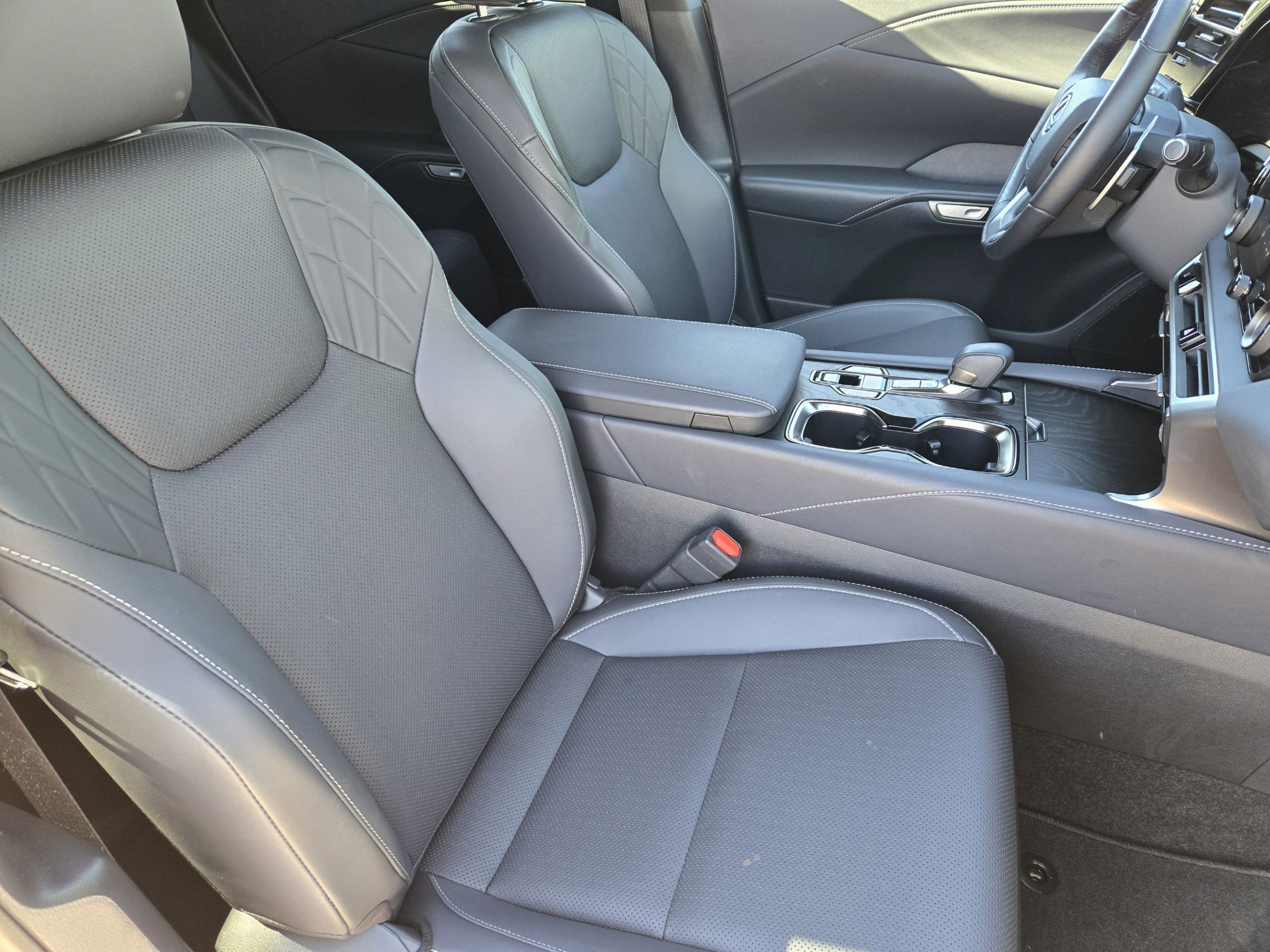 Used 2025 Lexus RX 350 Premium w/ Accessory Package (Z1) FWD image 10