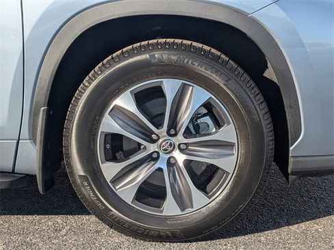Used 2020 Toyota Highlander XLE image 11