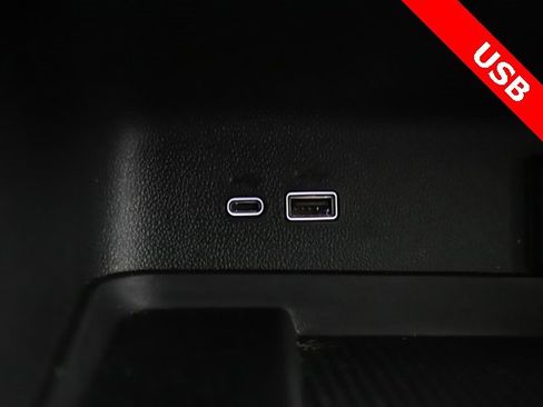 Used 2025 Chevrolet Traverse RS image 26