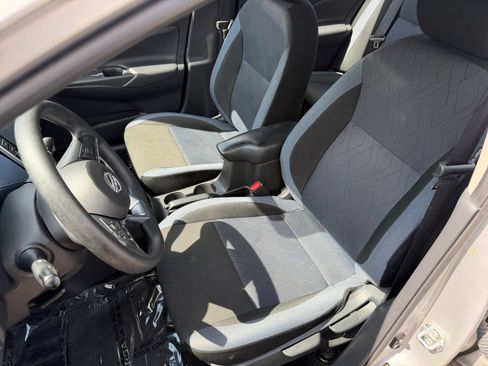 Used 2025 Nissan Versa SV FWD image 34