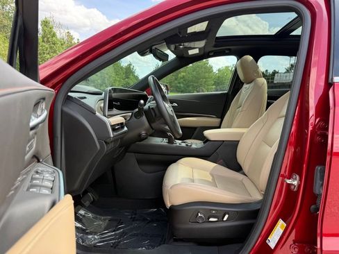 Certified 2024 Cadillac XT4 Premium Luxury w/ Technology Package FWD image 24