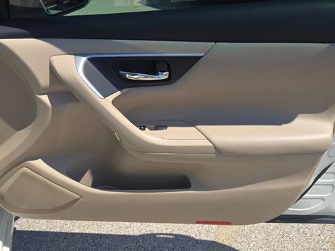 Used 2016 Nissan Altima 2.5 SV FWD image 7