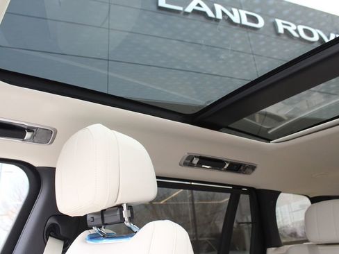 New 2026 Land Rover Range Rover Long Wheelbase SE image 17