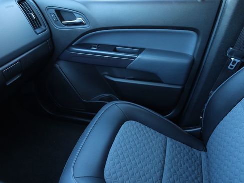 Used 2015 Chevrolet Colorado Z71 image 6