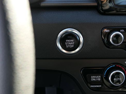 Used 2018 Kia Niro LX image 16