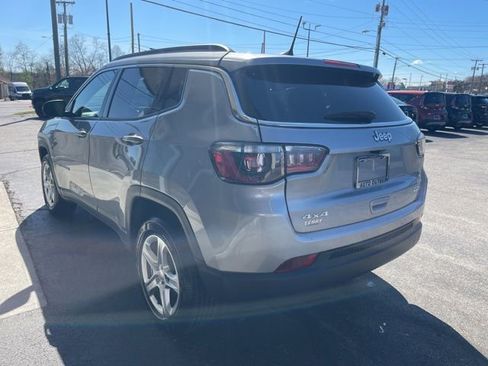 Used 2024 Jeep Compass Latitude image 5