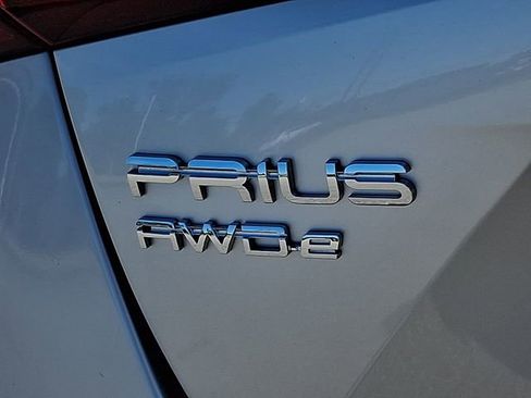 Used 2020 Toyota Prius LE AWD/4WD image 33