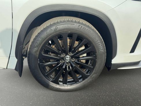 Used 2023 Toyota Highlander XSE image 8