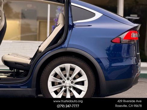 Used 2017 Tesla Model X 75D image 22