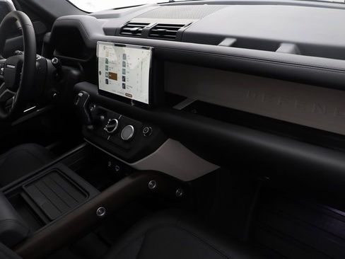 Used 2024 Land Rover Defender 110 SE image 20