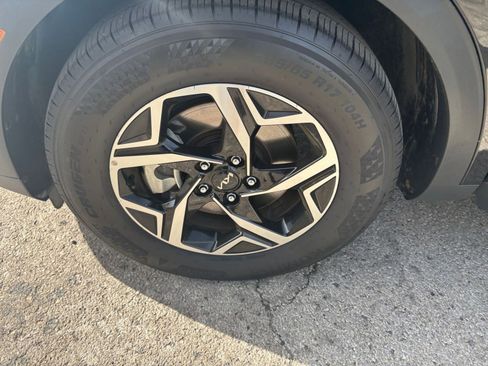 Used 2025 Kia Sportage LX image 25