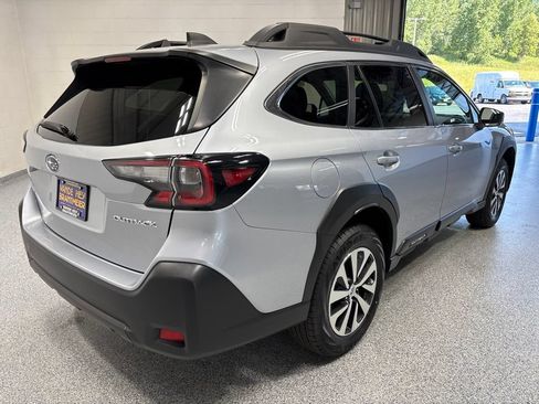 Used 2025 Subaru Outback Premium AWD/4WD image 7