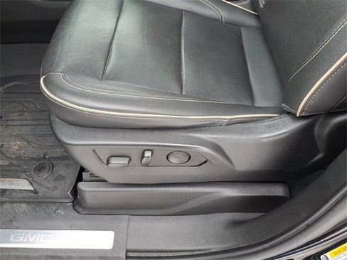 Used 2022 GMC Yukon SLT w/ SLT Luxury Package image 18