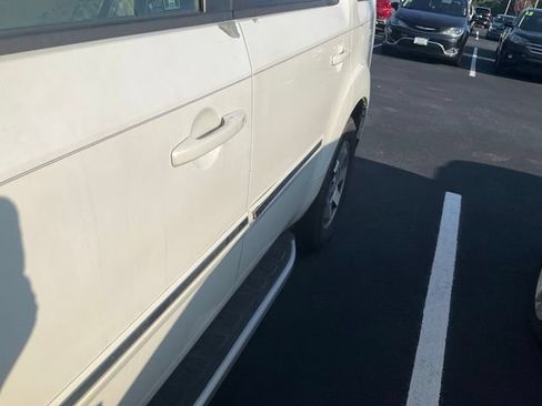 Used 2011 Honda Pilot Touring image 10