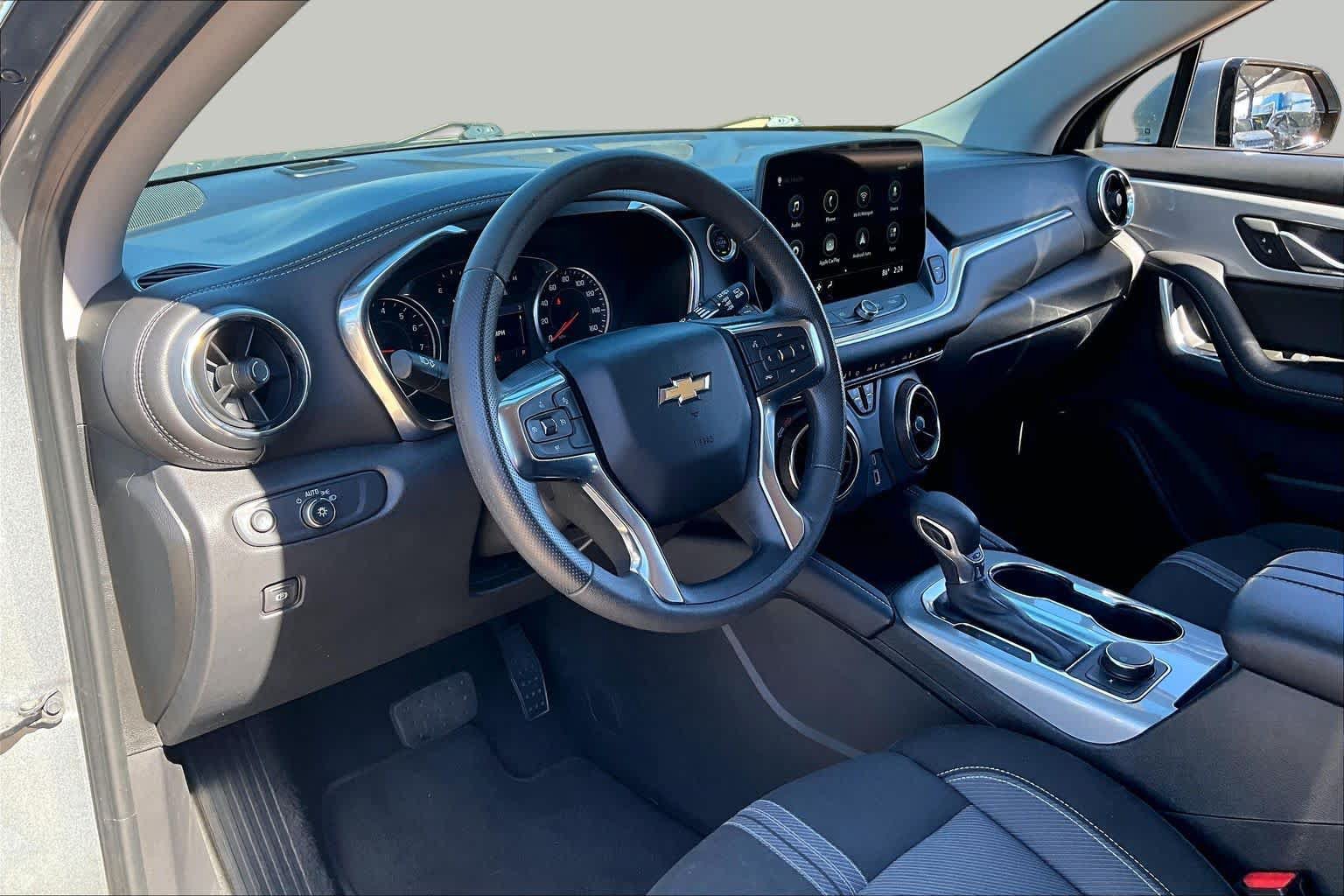 Used 2025 Chevrolet Blazer LT FWD image 16