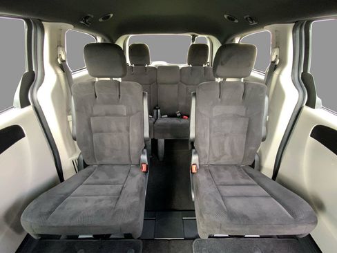 Used 2017 Dodge Grand Caravan SE FWD image 14