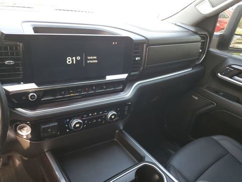 Used 2024 GMC Sierra 2500 SLT w/ SLT Premium Package image 28