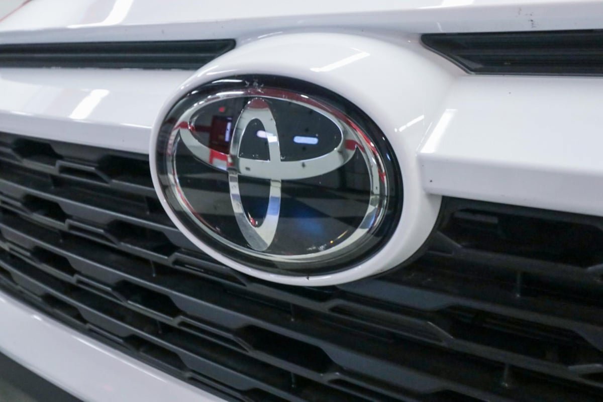 Used 2024 Toyota RAV4 LE FWD image 30