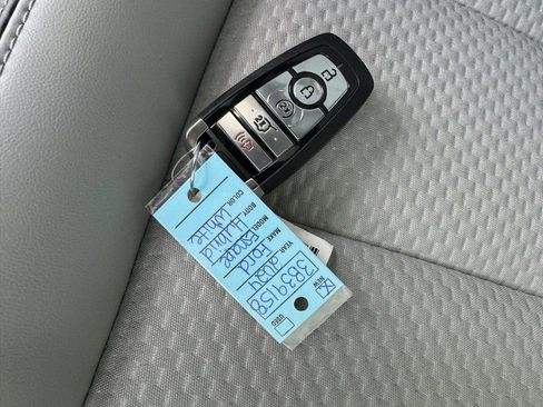 Certified 2024 Ford Escape SE FWD image 25
