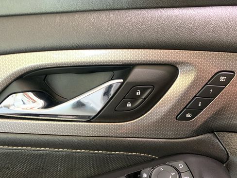 Used 2023 Chevrolet Traverse Premier FWD image 30