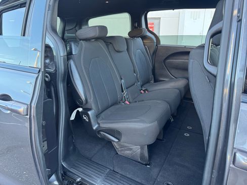 Used 2021 Chrysler Pacifica Touring w/ S Appearance Package image 18