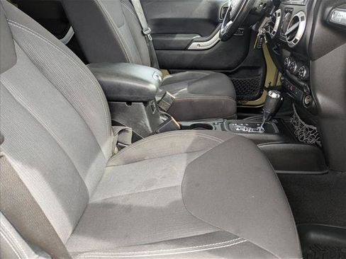 Used 2013 Jeep Wrangler Unlimited Rubicon w/ Connectivity Group AWD/4WD image 18