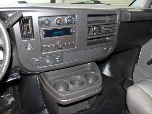Used 2011 Chevrolet Express 2500 RWD image 12