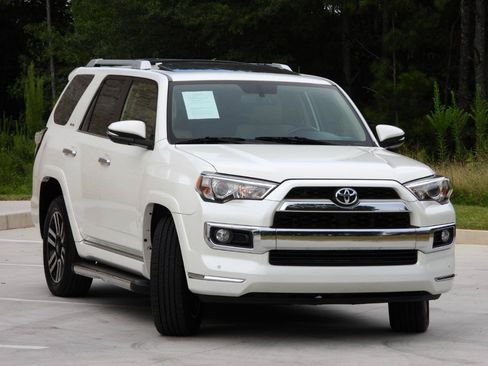 Used 2018 Toyota 4Runner Limited RWD image 9