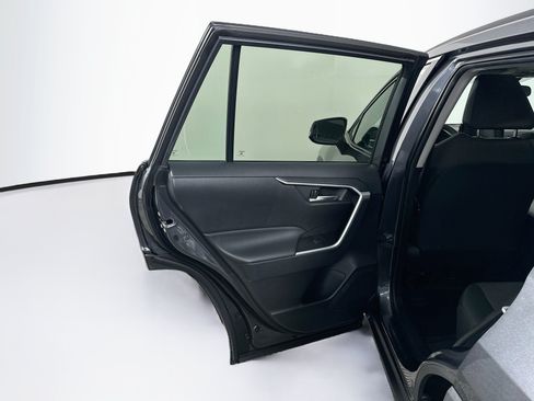Used 2021 Toyota RAV4 XLE w/ Convenience Package FWD image 28