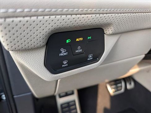 Used 2025 Volkswagen Atlas SEL Premium R-Line image 38