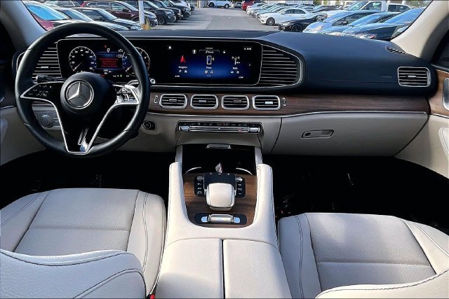 Used 2026 Mercedes-Benz GLS 450 4MATIC image 12