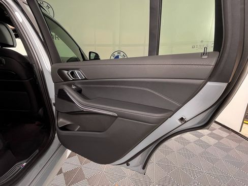 Certified 2024 BMW X7 xDrive40i w/ M Sport Package image 23