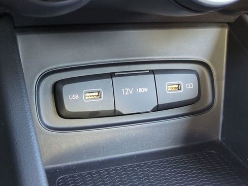 Certified 2022 Hyundai Venue Limited FWD image 20