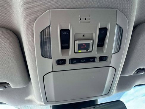 Used 2022 Toyota Highlander Limited image 29