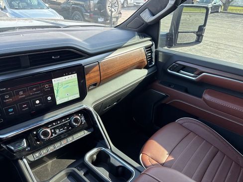 Used 2024 GMC Sierra 2500 Denali Ultimate image 26