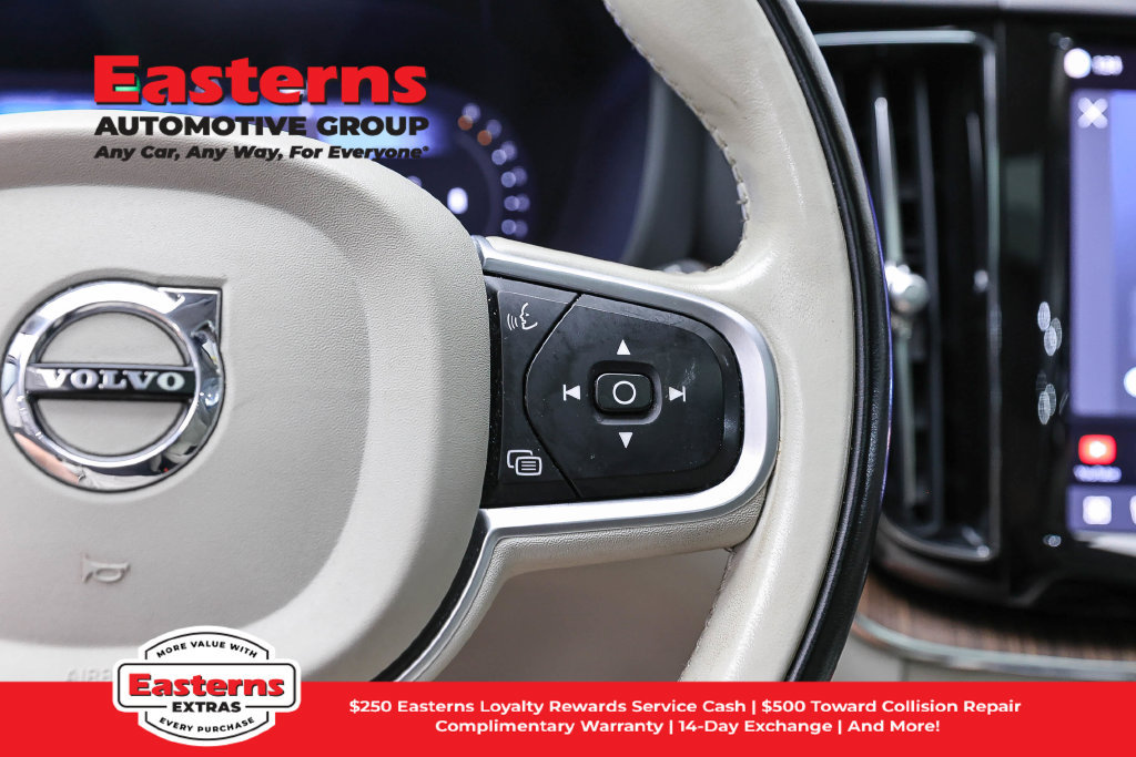 Used 2022 Volvo XC60 B5 Momentum w/ Climate Package AWD/4WD image 17