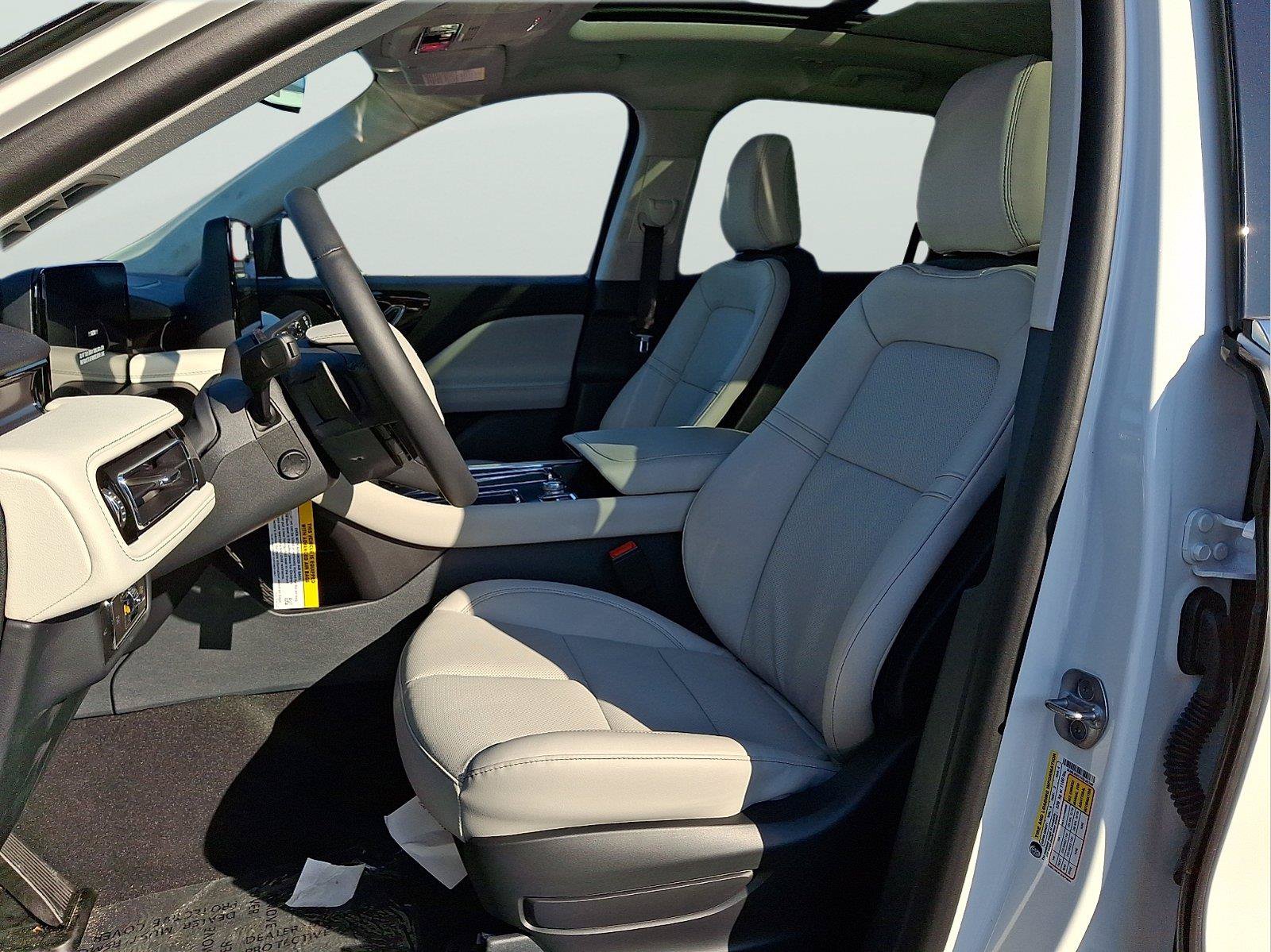 New 2027 Lincoln Aviator AWD image 8