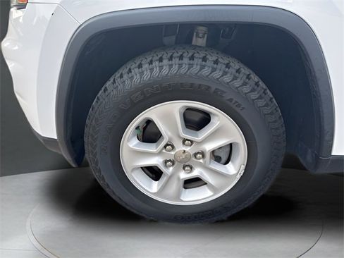 Used 2017 Jeep Grand Cherokee Laredo w/ Quick Order Package 23E image 19