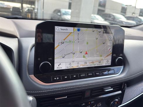 Used 2023 Nissan Rogue Platinum w/ Platinum Premium Package image 16