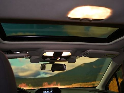 Used 2023 Subaru Crosstrek 2.0i Premium image 43