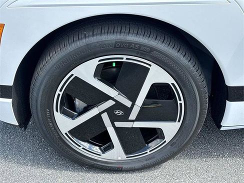 New 2026 Hyundai Ioniq 9 Calligraphy image 11