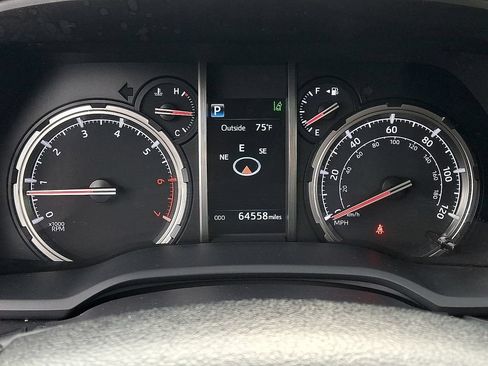 Used 2022 Toyota 4Runner TRD Off-Road Premium AWD/4WD image 23
