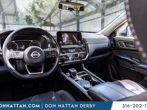 Used 2023 Nissan Pathfinder SV AWD/4WD image 19
